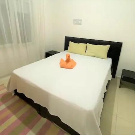 Wonderful Ground Floor Private Home In Central Location Ticks Every Box Apartamento Side