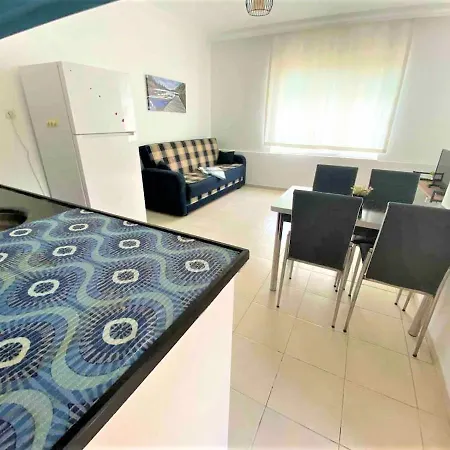 Wonderful Ground Floor Private Home In Central Location Ticks Every Box * Side