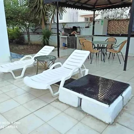 Wonderful Ground Floor Private Home In Central Location Ticks Every Box Apartamento